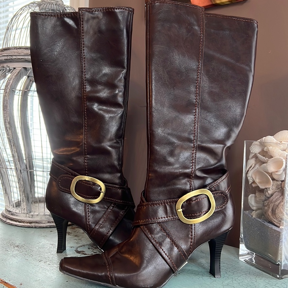 Chinese Laundry heeled boots. NWOB.
